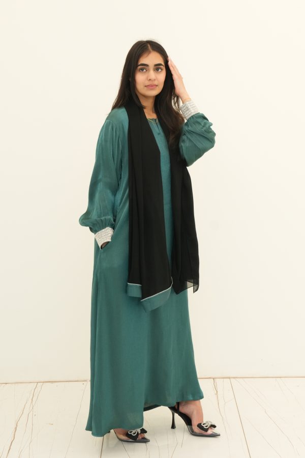 PREMIUM GREEN CLOSED ABAYA WITH FINE SLEEVE DETAILS - Image 3